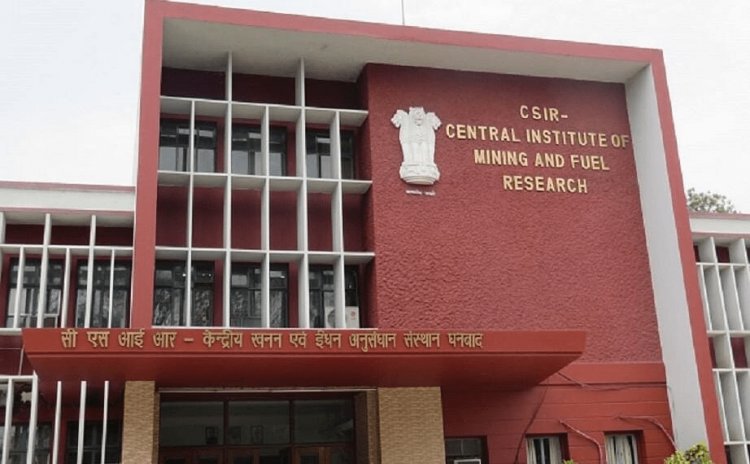 Dhanbad : सीबीआई आईजी और एसपी पहुंचे CIMFR, दस्तावेजों की जांच, अफसरों से पूछताछ