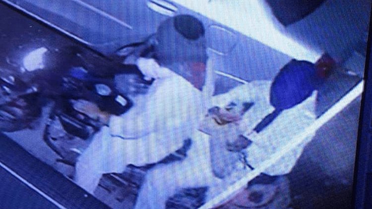 पंजाब: अमृतसर में पुलिस सब इंस्पेक्टर की कार में मिला IED, CCTV फुटेज में दिखे गाड़ी में बम लगाते दो संदिग्ध