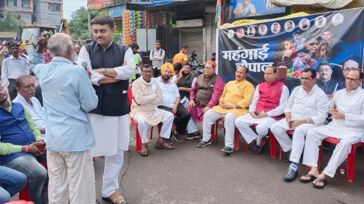 धनबाद: महंगाई व बेरोजगारी के विरोध में नगर कांग्रेस ने लगाई चौपाल