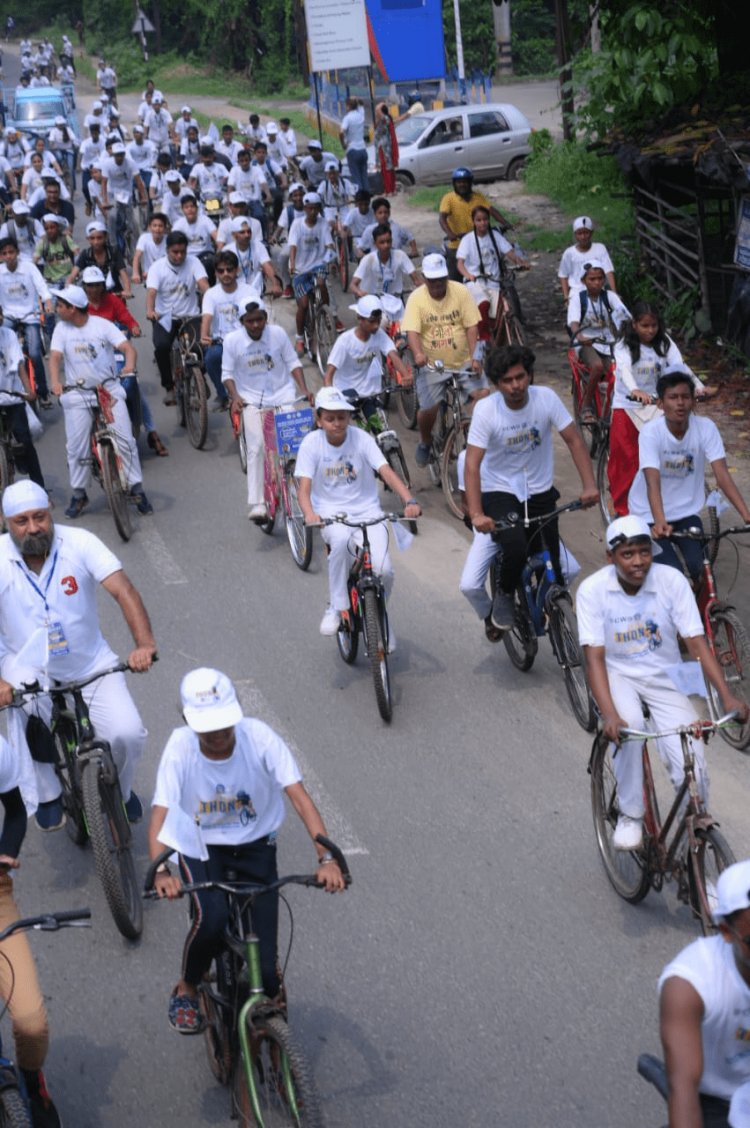 धनबाद:  रोड पर साइकिल चलाने वालों का उमड़ा जनसैलाब