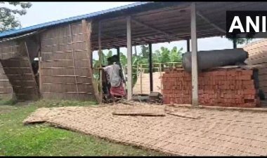 असम: गोलपारा में लोकल लोगों ने ही ढहा दिया मदरसा, जिहादी गतिविधियां चलाने का लगाया आरोप