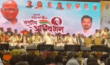 NCP में अंदरूनी कलह, शरद पवार के सामने ही मंच छोड़कर चले गये अजित पवार