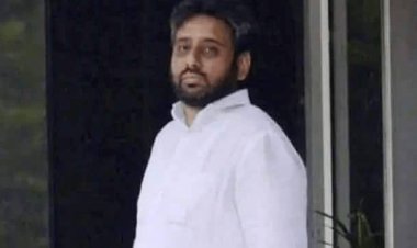 नई दिल्ली: AAP एमएलए अमानतुल्लाह खान अरेस्ट, ACB रेड के बाद हंगामा, रिश्तेदारों ने किया ACP पर हमला