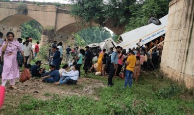 झारखंड: गिरिडीह से रांची जा रही बस हजारीबाग में पुल से गिरी, सात पैसेंजर्स की मौत, 24 घायल