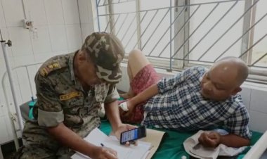 दुमका: पुलिस भी सुरक्षित नहीं, पुलिस कांस्टेबल से लूट की कोशिश, पैर में मारी गोली