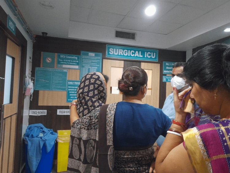 झरिया MLA पूणिमा सिंह पहुंची मिशन हॉस्पिटल, भौंरा ओपी प्रभारी हिमांशु के सेहत की ली जानकारी