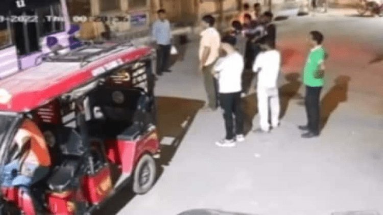 पंजाब: स्वर्ण मंदिर के पास तंबाकू खा रहे व्यक्ति को निहंगों ने उतारा मौत के घाट, वीडियो वायरल 