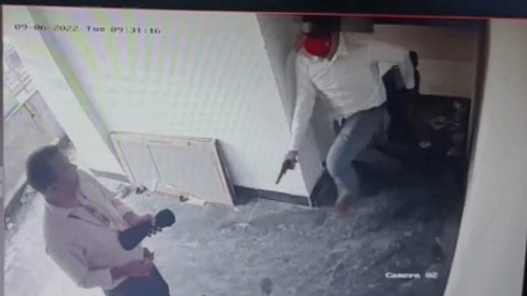 Dhanbad Muthoot Finance Robbery: लूटपाट की कोशिश का वीडियो फुटेज आया सामने