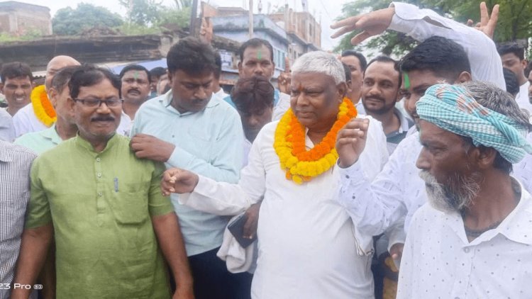 1932 का खतियान लागू करने के फैसले JMM गदगद, टुंडी MLA मथुरा महतो का राजगंज में भव्य स्वागत