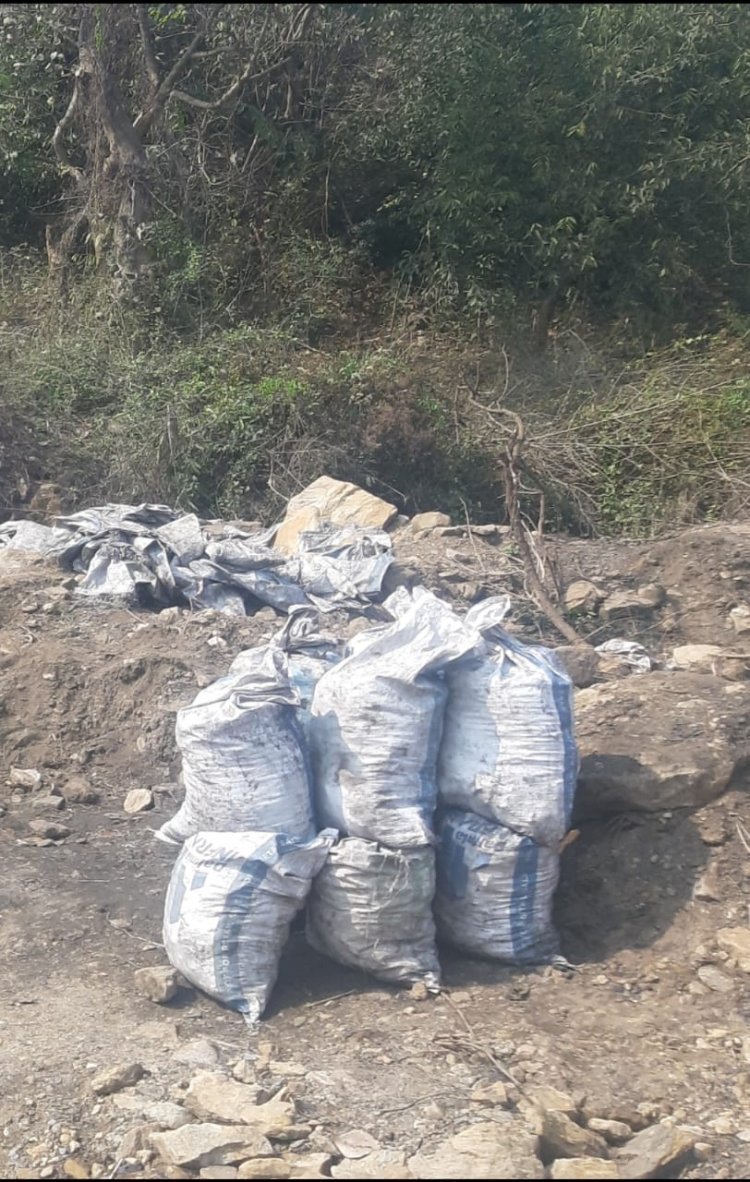 धनबाद: विशेष छापामारी अभियान में 22 टन कच्चा कोयला जब्त