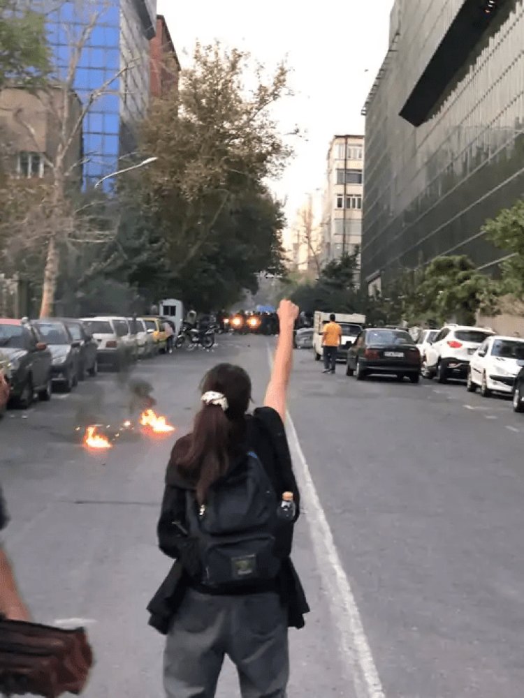 ईरान: 30 शहरों में फैला प्रदर्शन, हिंसक झड़पों में अब तक 31 की मौत