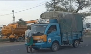 रास्ते में पैसेंजर ने रोड पर दिखाई दादागिरी, वीडियो देख हंस रहे हैं लोग 