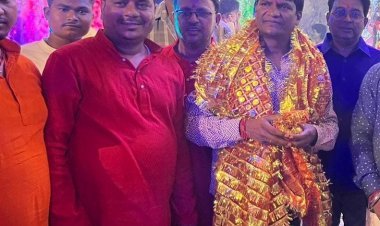 धनबाद: ढुल्लू महतो, रणविजय सिंह व दिनेश महतो ने कई पूजा पंडालों के किया उद्घाटन