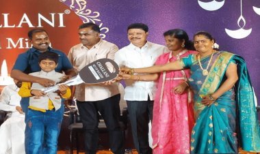 Diwali 2022: चेन्नई के ज्वैलरी बिजनसमैन ने अपने स्टाफ को  दिवाली गिफ्ट में दिये कार और बाइक