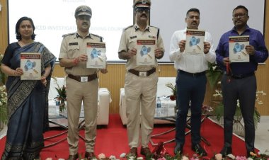 झारखंड : DGP नीरज सिन्हा और DG अनुराग गुप्ता ने पुस्तक रेडी रेफरेंस का किया विमोचन