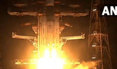 ISRO ने रचा इतिहास, सबसे भारी रॉकेट LVM3-M2 की सफलतापूर्वक लॉन्चिंग