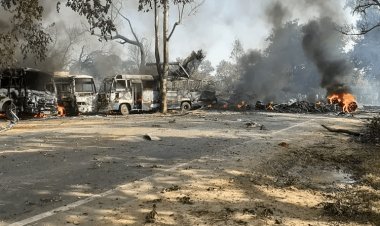 झारखंड: दुमका में बड़ा हादसा, LPG टैंकर में विस्फोट के बाद लगी आग, कई लोग झुलसे, एक की मौत, तीन बस जले