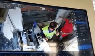 झारखंड : टोल स्टाफ को बरही के कांग्रेस MLA  उमाशंकर अकेला ने जड़ा थप्पड़, video viral