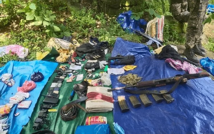 झारखंड:चतरा में सुरक्षाबलों की नक्सलियों से एनकाउंटर,  भारी मात्रा में आर्म्स व अन्य सामान बरामद