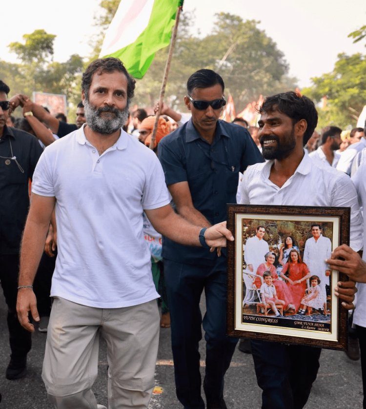 Bharat Jodo Yatra: तेलंगाना में राहुल गांधी को एक समर्थक ने दिया खास गिफ्ट