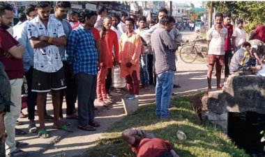 धनबाद:  पुराना स्टेोशन रेलवे क्वार्टर के पास नाले में मिला युवक का बॉडी, कई जगहों पर हैं जख्म के निशान