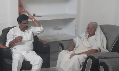 बिहार: 15 साल बाद जेल से बाहर निकले आनंद मोहन, बेटे  से मिलते ही मां हुई भावुक, गले से लगा लिया 