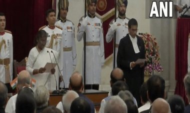 जस्टिस धनंजय वाई चंद्रचूड़ ने इंडिया के 50वें चीफ जस्टिस के रूप में ली शपथ