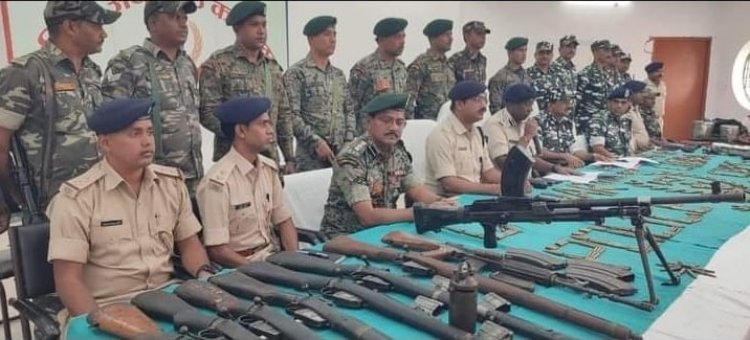 झारखंड: लातेहार माओवादियों की साजिश विफल, पुलिस ने बंकर ध्वस्त किया, आर्म्स का जखीरा बरामद