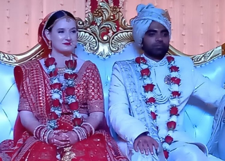 Helen- Amitblove story: इंग्लैंड की दुल्हनियां पहुंची गांव, लोगों ने खूब किया स्वागत