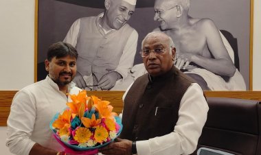 झारखंड यूथ कांग्रेस प्रसिडेंट अभिजीत राज ने मल्लिकार्जुन खड़गे की मुलाकात