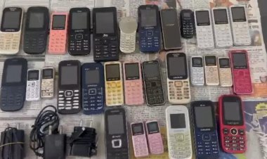 बिहार: आरा जेल में रेड, आपरेशन क्लीन में जमीन के अंदर से मिले 35 मोबाइल, उपाधीक्षक समेत तीन सस्पेंड