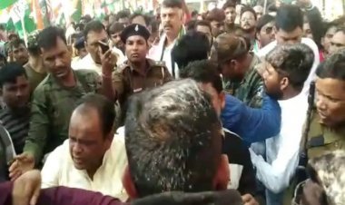 झारखंड कांग्रेस प्रसिडेंट राजेश ठाकुर के साथ धक्का-मुक्की, जिलाध्यक्ष और इरफान के गुट के बीच झड़प