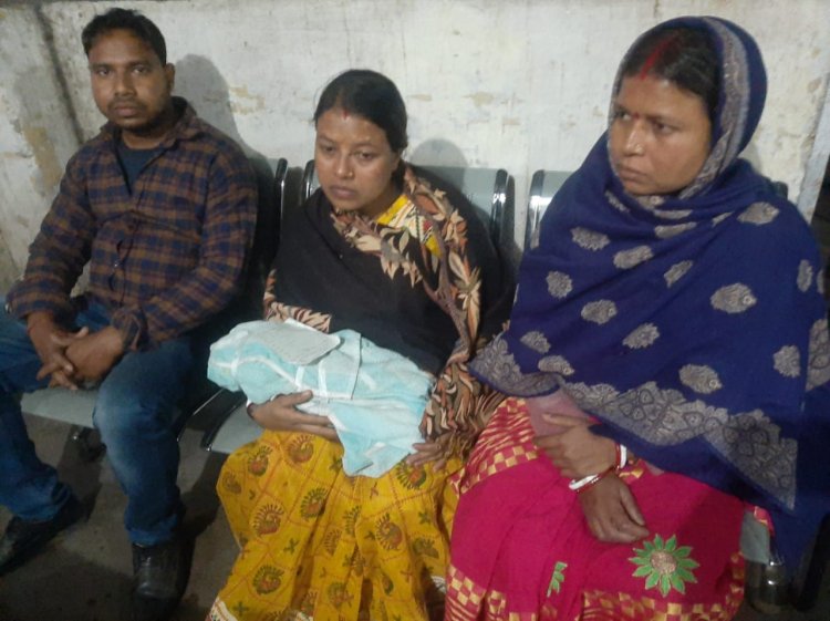 धनबाद: फाइनेंस कंपनी के गुर्गों का जीटी रोड पर उत्पात, नवजात की बॉडी ले जा रहे फैमिली को कार से निकाल पीटा