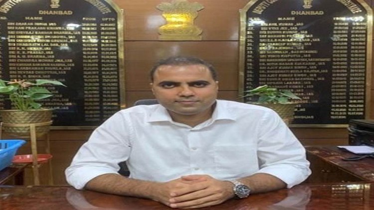 Jharkhand: IAS संदीप सिंह के बेटे के दो बर्थ सर्टिफिकेट मिले, लिपिकीय भूल होने की बात कही