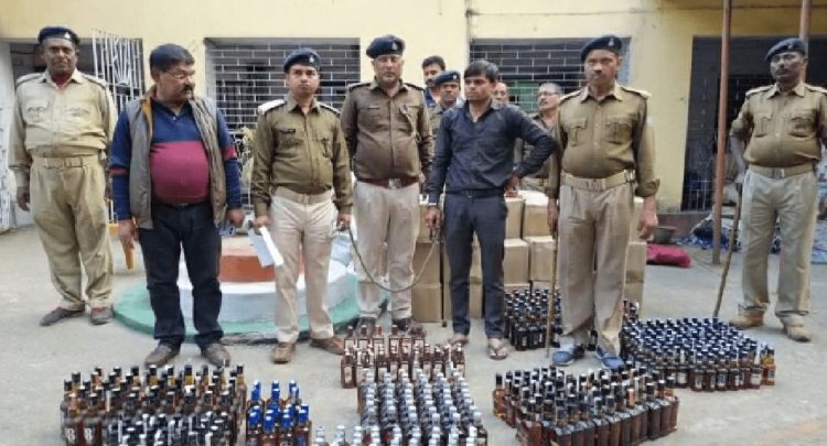 धनबाद: हीरापुर में नकली शराब फैक्ट्री का भंडाफोड़, पांच लाख की शराब जब्त, संचालक अरेस्ट