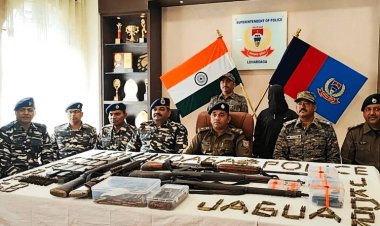 लोहरदगा: माओवादी कमांडर कि निशानदेही पर भारी मात्रा में आर्म्स और गोली का जखीरा बरामद 