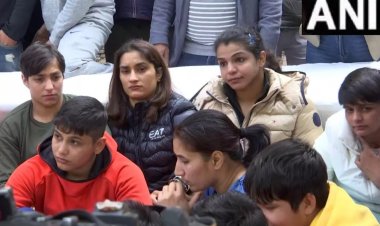 नई दिल्ली: कुश्ती महासंघ के खिलाफ पहलवानों का दूसरे दिन धरना जारी