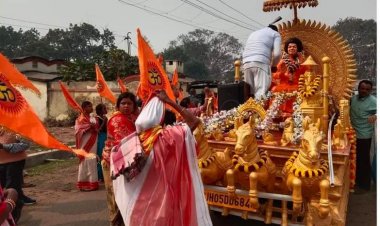 धनबाद: सत्य साईं संस्थान ने निकाली भव्य शोभायात्रा