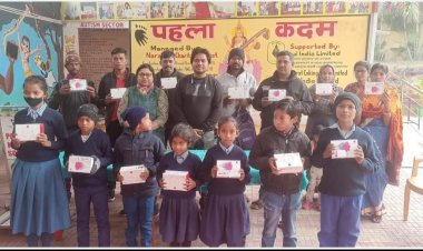 धनबाद: पहला कदम में दिव्यांग बच्चों के बीच वितरण किया गया हियरिंग मशीन 