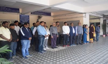 Dhanbad: SNMMCH में डॉ. हाजरा दंपत्ति की याद में शोक सभा का आयोजन