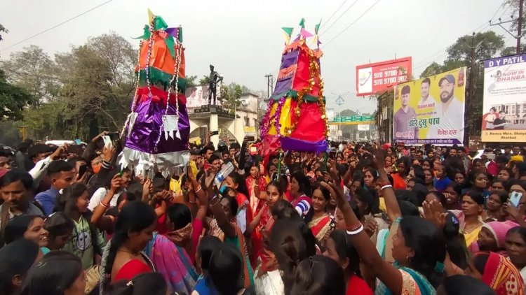धनबाद: डहरे टुसू पर शहर में निकली भव्य शोभायात्रा, दिखी कुड़माली संस्कृसति की झलक