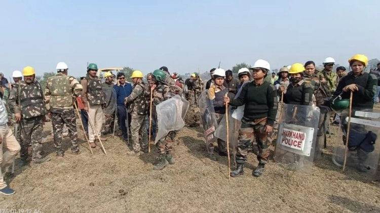 गोड्डा : पुलिस व ग्रामीणों के बीच हिंसक झड़प, लोगों ने तीर-धनुष से किया हमला, DSP घायल