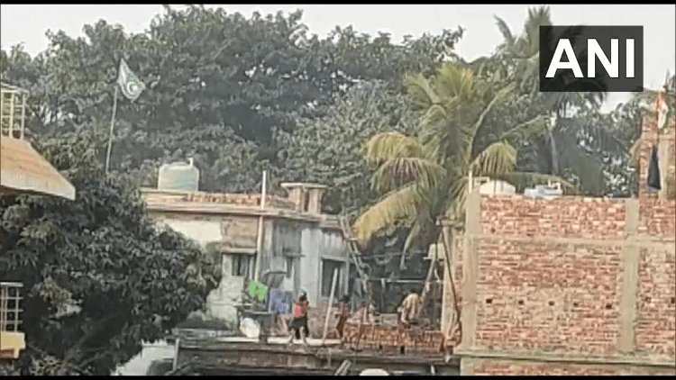 Repuplic Day 2023 : बिहार के पूर्णिया में फहराया गया पाकिस्तान का झंडा, पुलिस ने छत से उतार किया जब्त