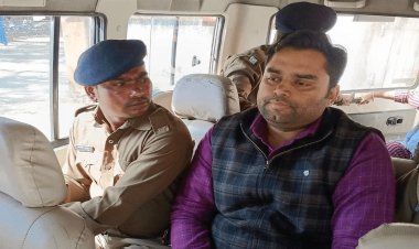  Dhanbad: ACB ने 20 हजार घूस लेते लेते खाद्य सुरक्षा पदाधिकारी को किया अरेस्ट, एक सहयोगी भी पकड़ाया