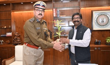 Jharkhand : DGP अजय कुमार सिंह ने CM हेमंत सोरेन से की शिष्टाचार मुलाकात