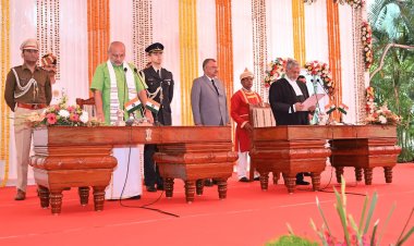 Jharkhand: चीफ जस्टिस संजय कुमार मिश्रा ने ली पद एवं गोपनीयता की शपथ