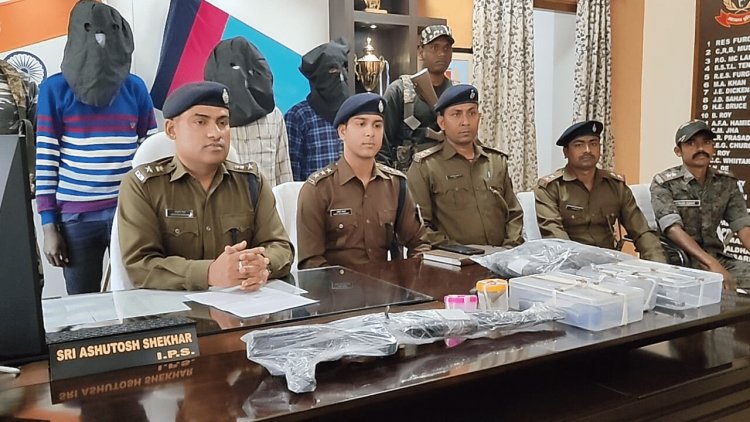 Jharkhand: चाईबासा पुलिस ने PLFI के तीन सक्रिय मेंबर्स को दबोचा, एके-47 समेत कई आर्म्स बरामद