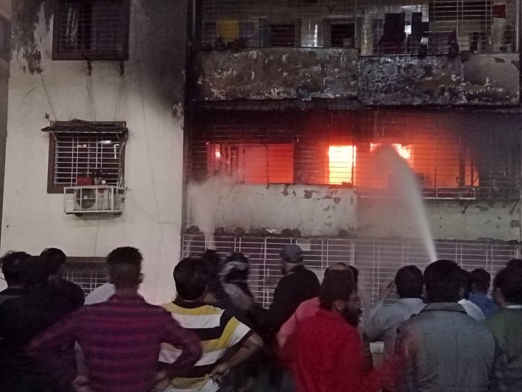 Dhanbad Ashirwad Tower Fire Accident : शार्ट सर्किट से लगी थी आग, HC भेजी जायेगी जांच समिति की रिपोर्ट