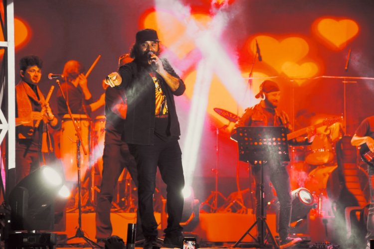 IIT ISM cultural fest Srijan : मोहित चौहान स्टार नाइट में झूमें स्टूडेंट, सृजन 2023 का समापन