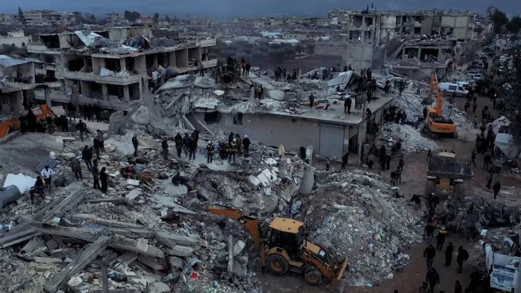 Turkey Earthquake: तुर्किये और सीरिया भूकंप से मरने वालों की संख्या हुई 12 हजार, मलबे में फंसे हैं हजारों लोग